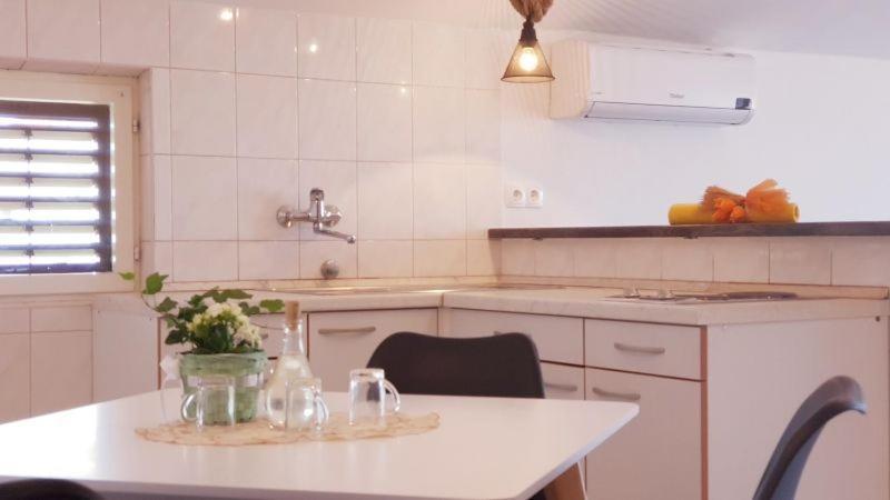 Apartment Mirjana Водице Екстер'єр фото